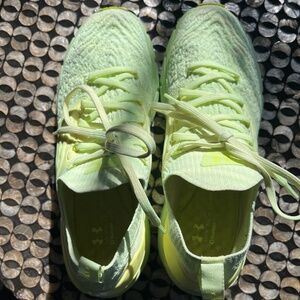 Under Armour Speedform shoes with Bluetooth